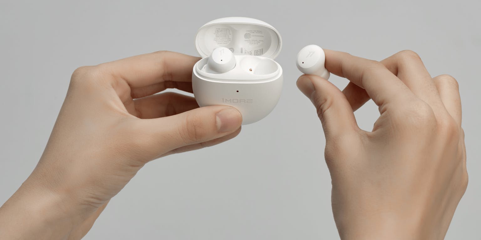 White Comfobuds Mini earbuds